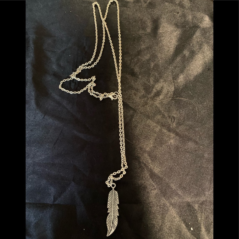 2/$50❤️New! Feather Pendant Necklace On Long Chain
